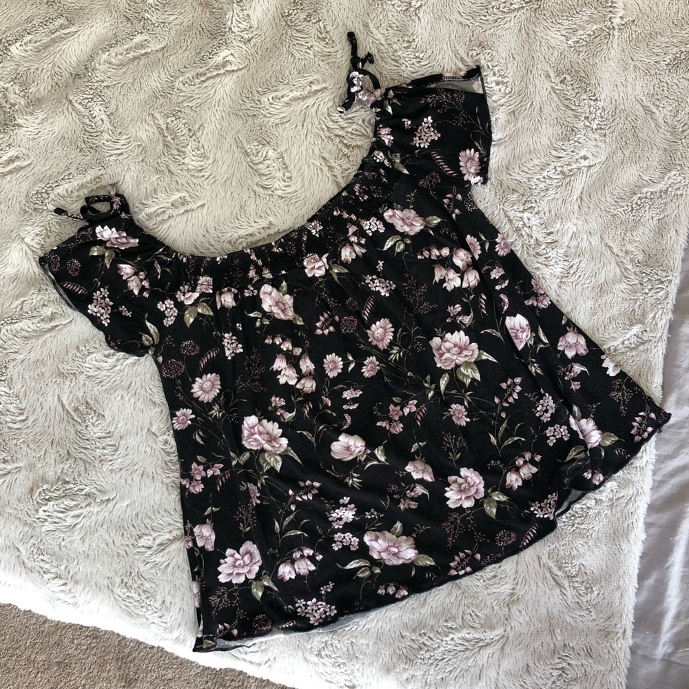 🌸AEO Cute Black Floral Flowy Top🌸